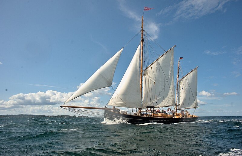 Segelschiff Providentia auf der Ostsee mit gehissten Segeln.