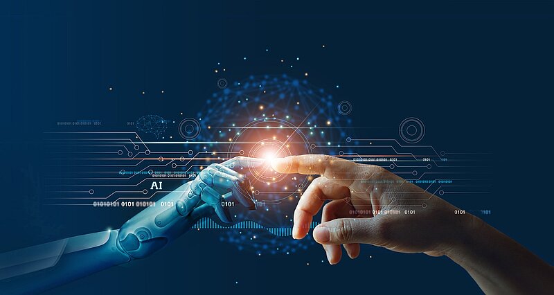 reale Hand und fiktive Hand berühren sich sinnbildlich für künstliche intelligenz